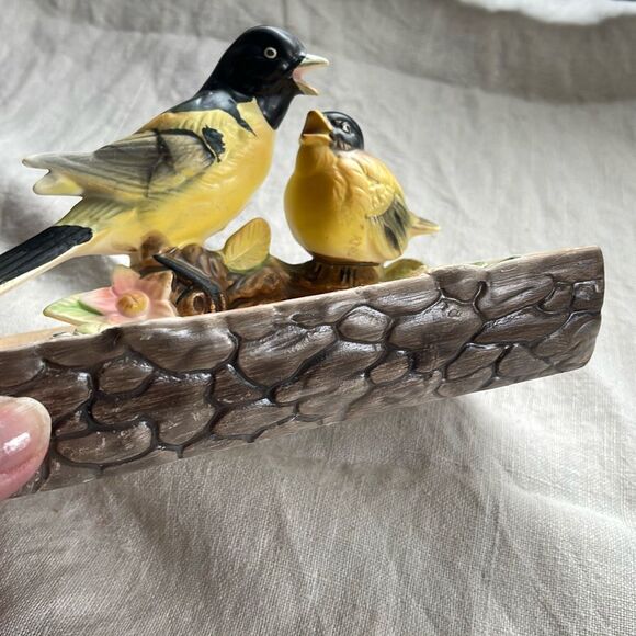 Midcentury Tilso Japan orioles perched on beach like base. - Picture 3 of 11